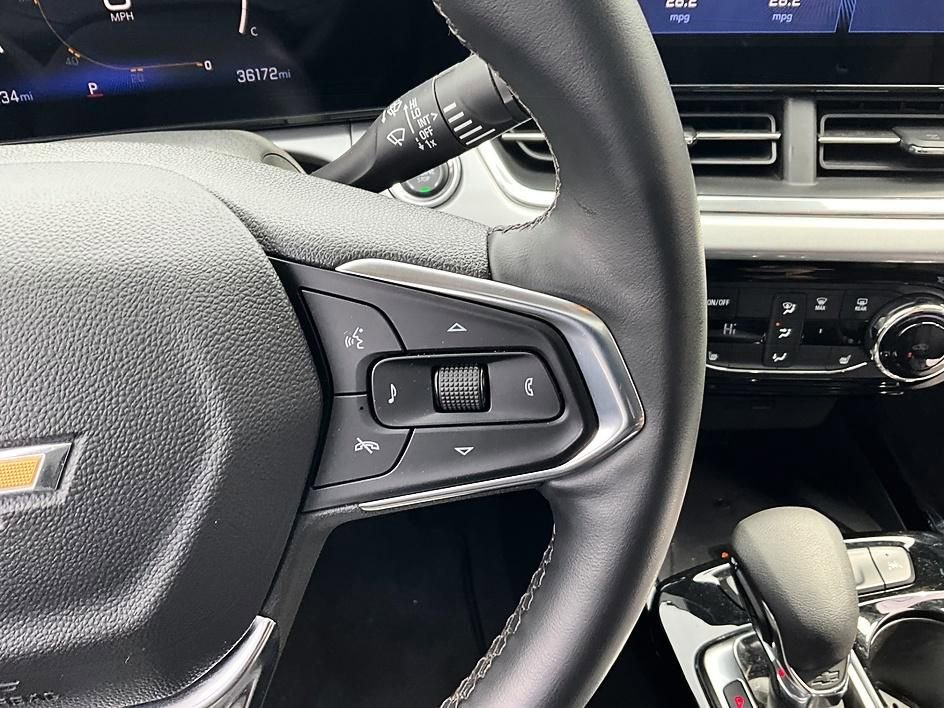 Used 2024 Chevrolet Trax LT w/ Sunroof Package image 29