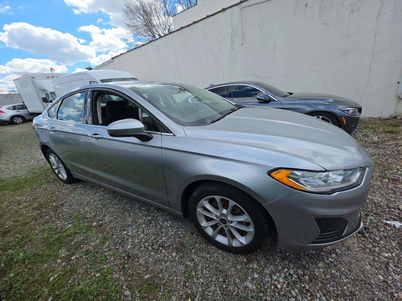Used 2020 Ford Fusion SE image 4