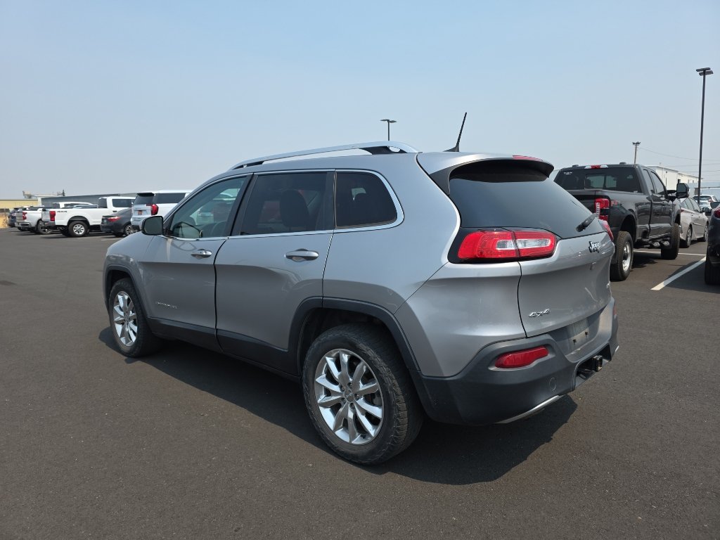 Used 2017 Jeep Cherokee Limited AWD/4WD image 6