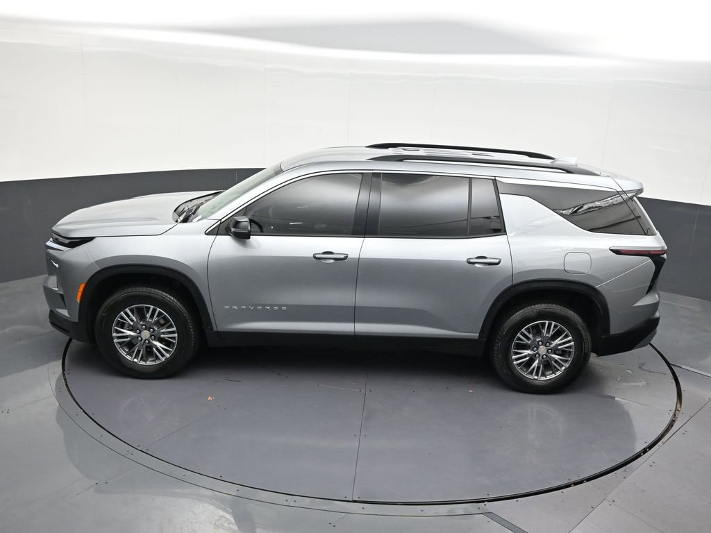 Used 2025 Chevrolet Traverse LT FWD image 15