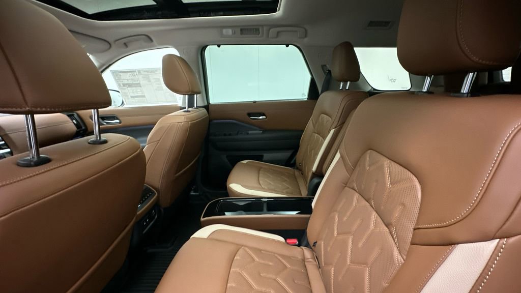 New 2026 Nissan Pathfinder Platinum AWD/4WD image 10