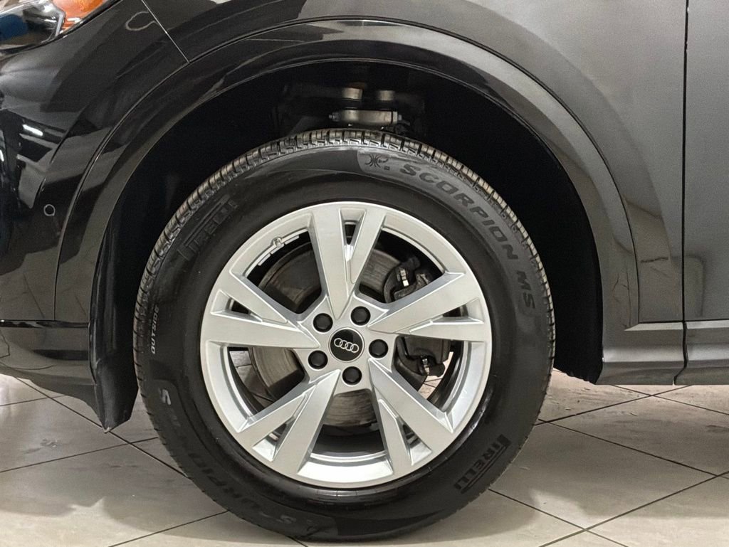 Certified 2025 Audi Q5 Premium w/ Convenience Package image 17
