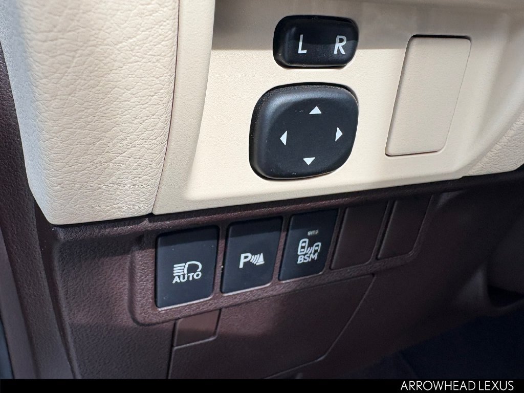Used 2018 Lexus ES 300h w/ Luxury Package FWD image 18