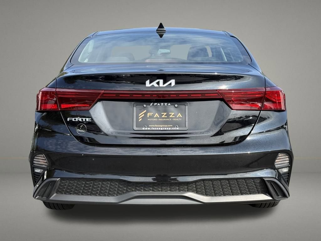 Used 2023 Kia Forte LXS image 4