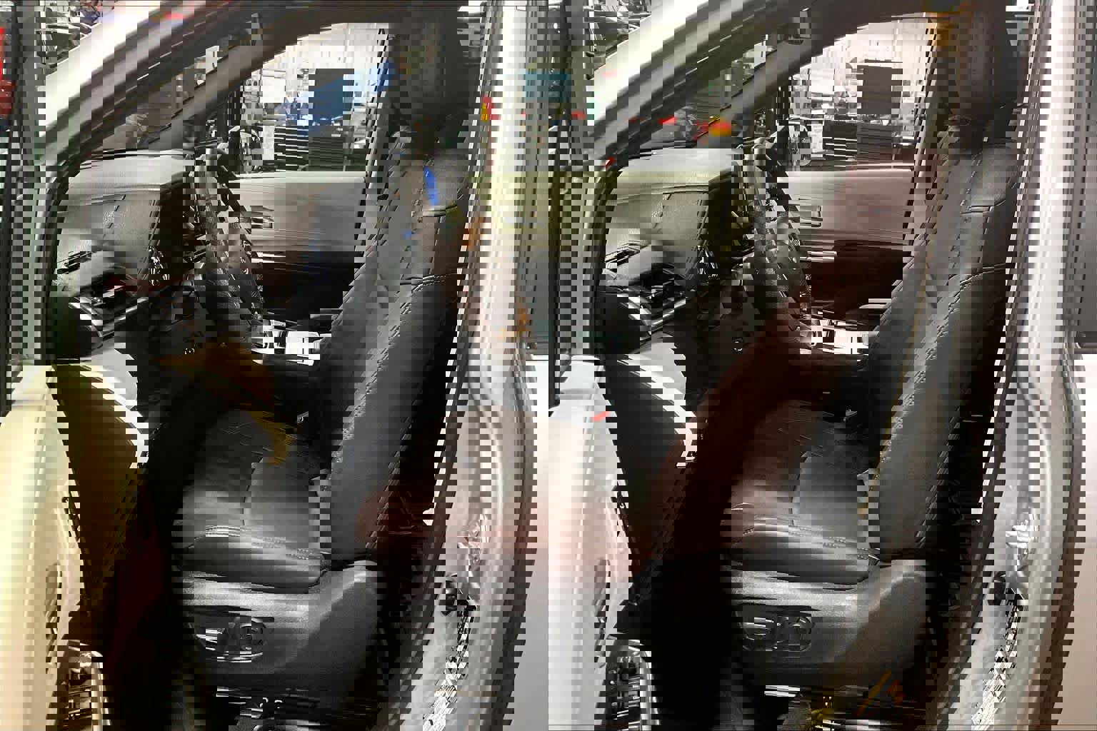 Used 2024 Toyota Sienna Platinum image 9