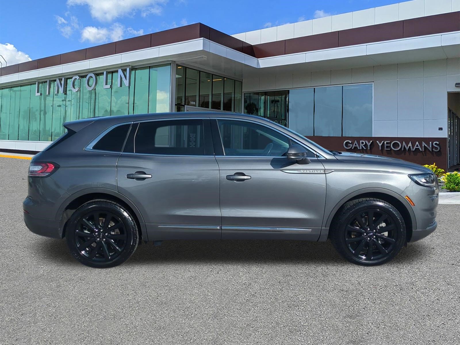 Certified 2023 Lincoln Nautilus Reserve w/ Monochromatic Package image 3