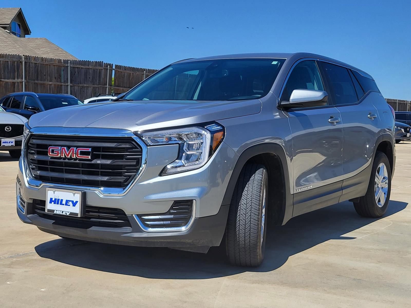 Used 2024 GMC Terrain SLE image 1