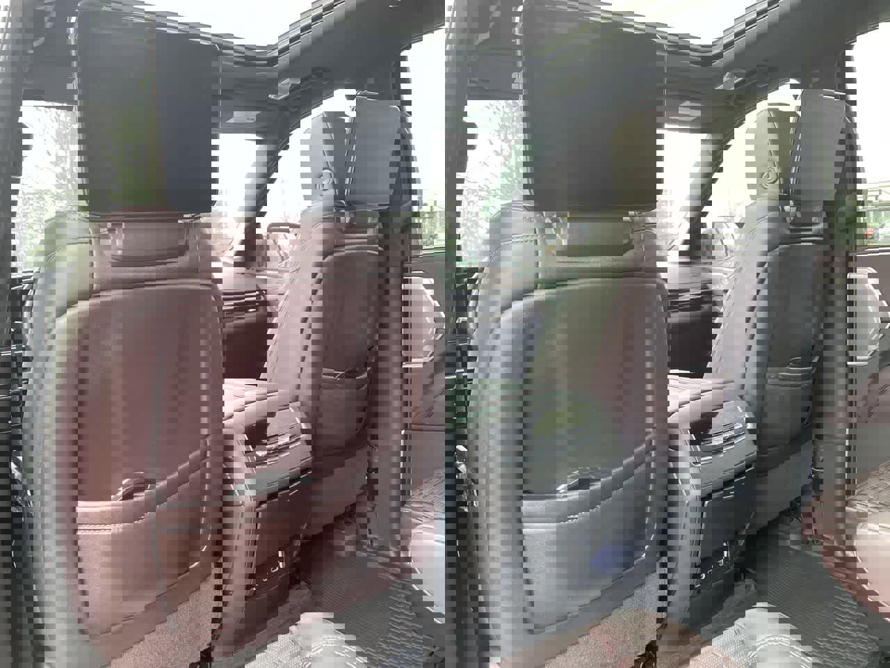 Used 2024 Cadillac Escalade V w/ Heavy-Duty Trailer Package image 21