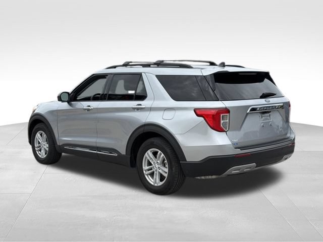 Used 2023 Ford Explorer XLT w/ Equipment Group 202A RWD image 3
