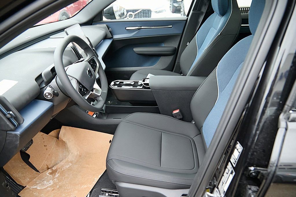 New 2026 Volvo EX30 Plus w/ Protection Package image 11