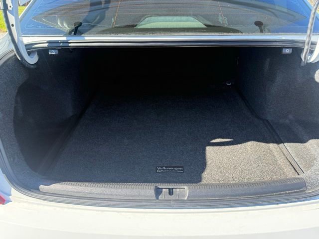 Used 2018 Volkswagen Passat 2.0T R-Line w/ R-Line Lighting Package image 27