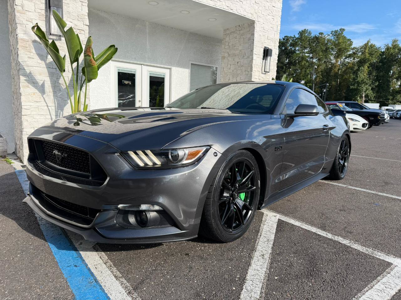 Used 2017 Ford Mustang GT w/ Black Accent Package RWD image 3