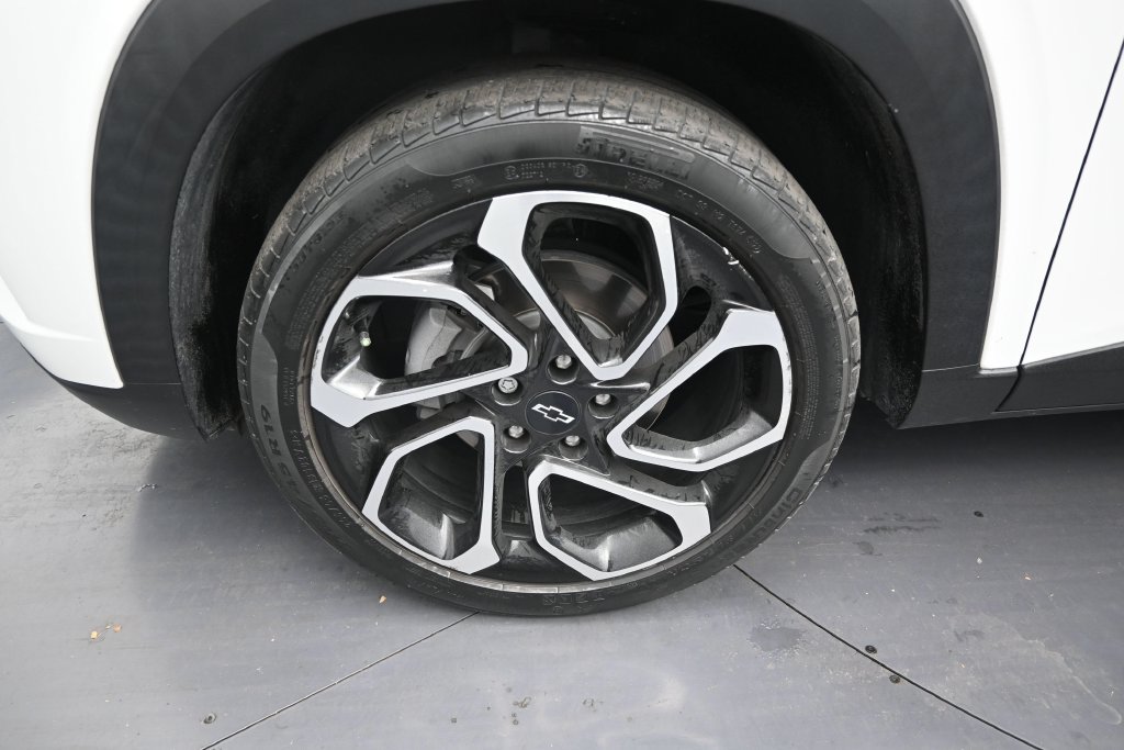 Used 2026 Chevrolet Trax RS w/ Sunroof Package FWD image 9