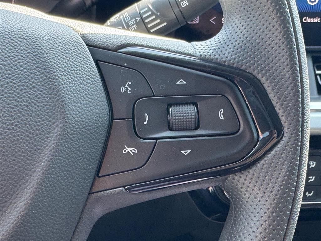 Used 2024 Chevrolet Trax LT w/ LPO, Blackout Package FWD image 17