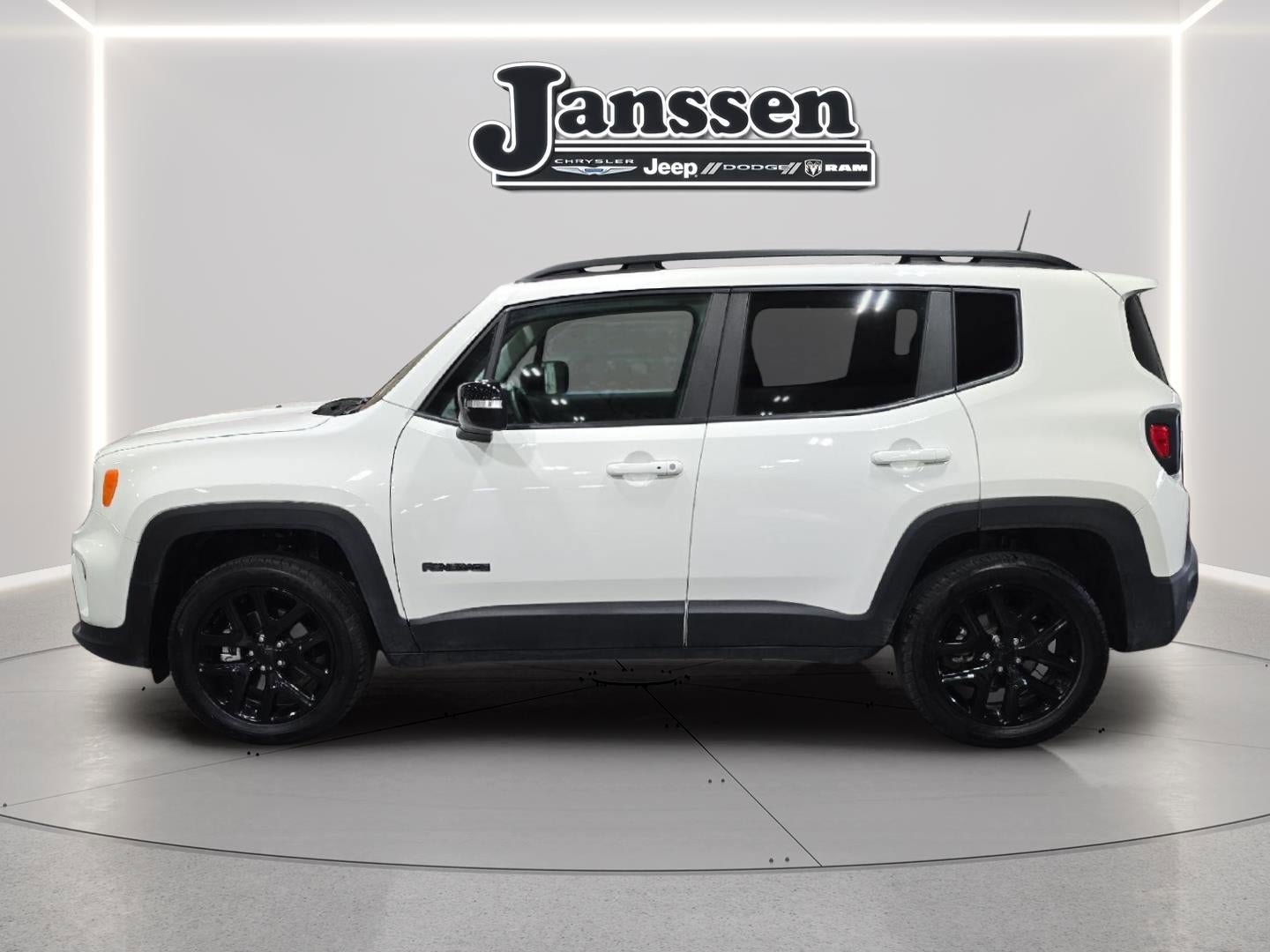 Used 2023 Jeep Renegade Altitude w/ Convenience Group I AWD/4WD image 2