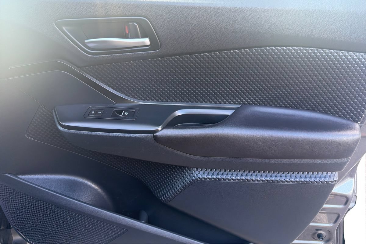 Used 2018 Toyota C-HR XLE FWD image 20