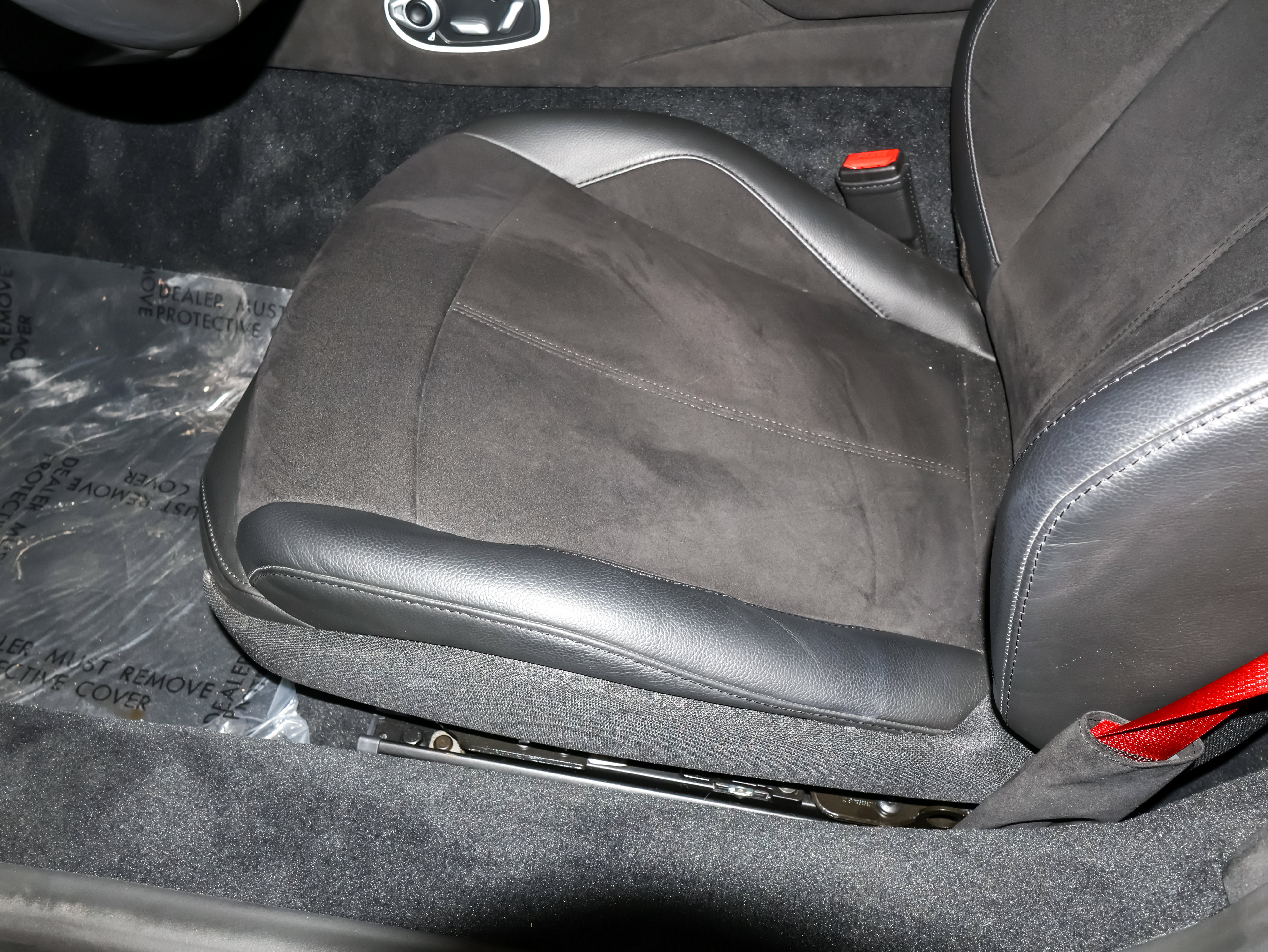 Used 2021 Aston Martin V8 Vantage Coupe RWD image 13