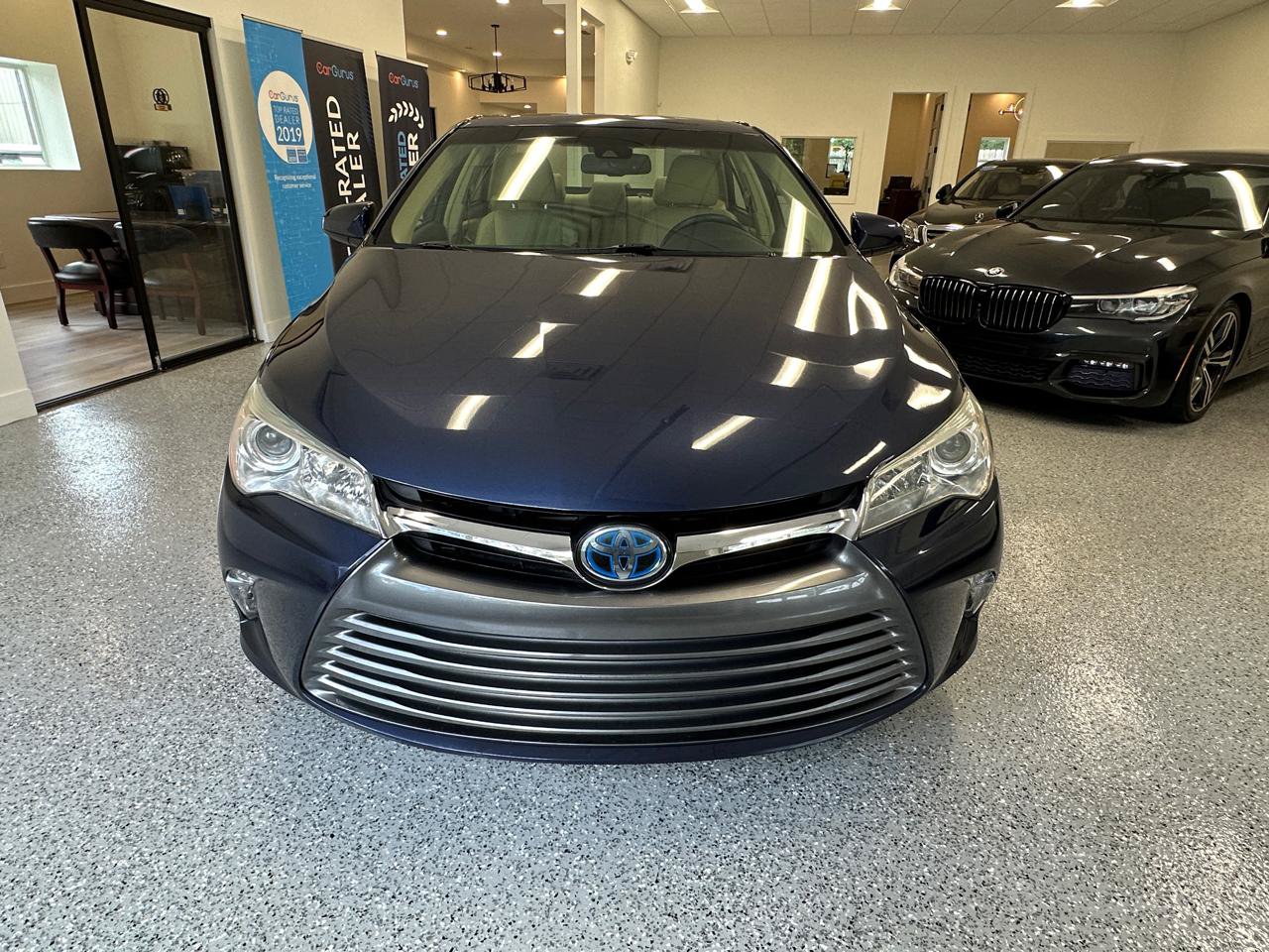 Used 2015 Toyota Camry XLE w/ Moonroof Package FWD image 12