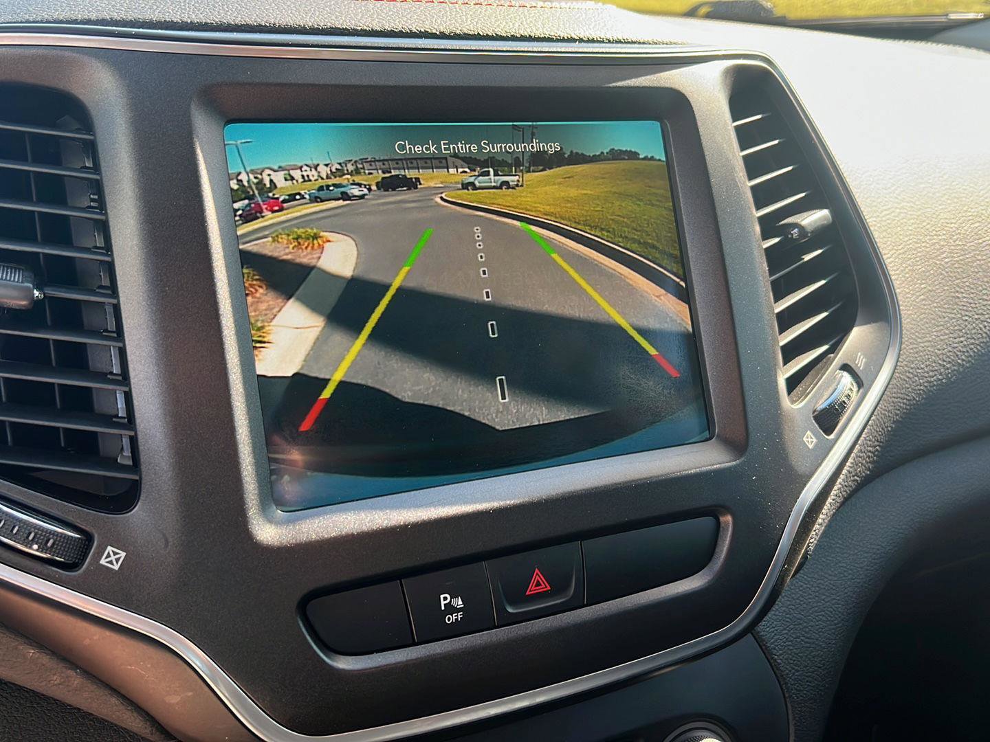 Used 2020 Jeep Cherokee Trailhawk AWD/4WD image 26