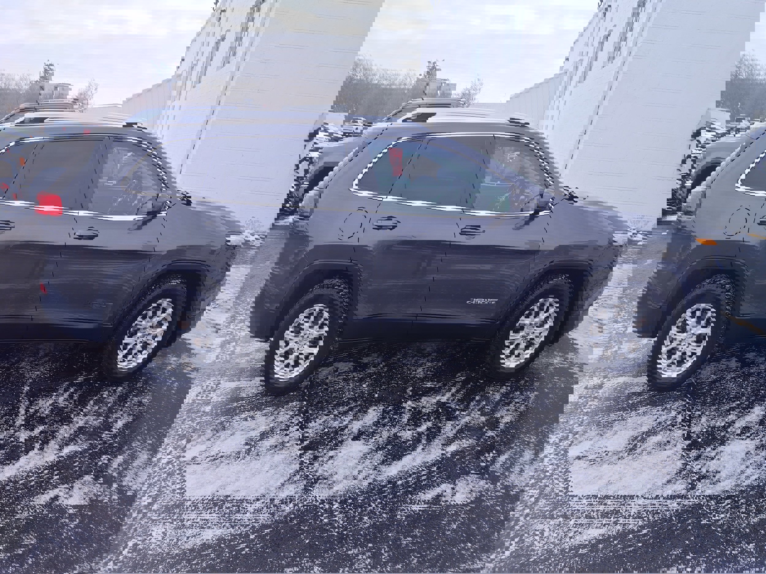 Used 2016 Jeep Cherokee Latitude w/ Cold Weather Group image 1