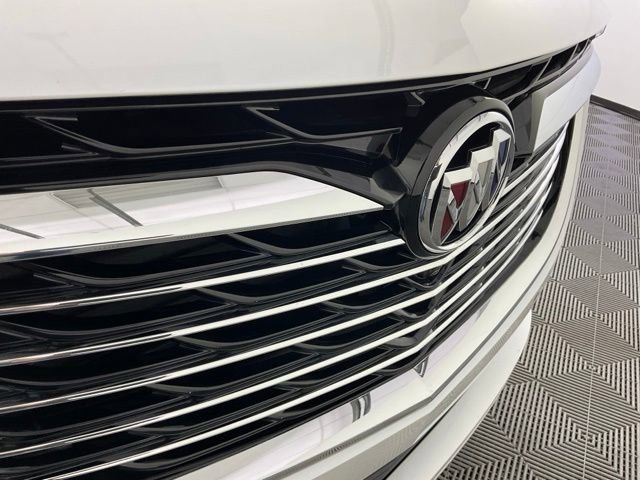 Used 2023 Buick Enclave Essence image 11