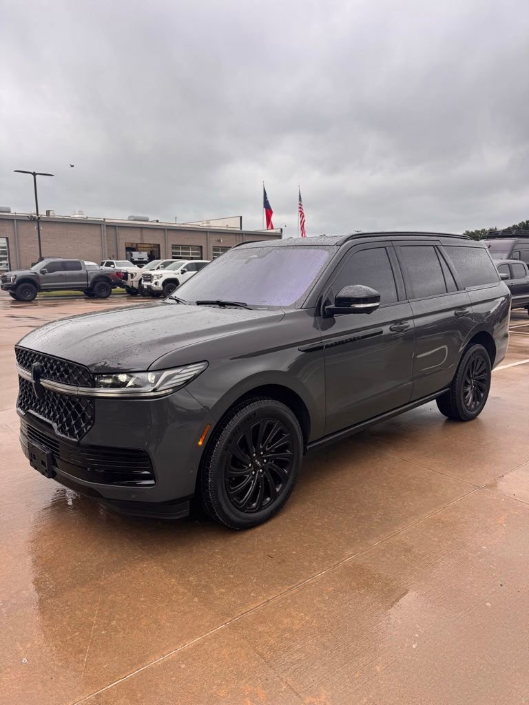 Used 2025 Lincoln Navigator Black Label AWD/4WD image 3