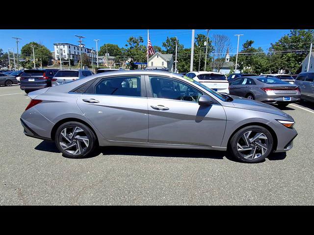 Certified 2025 Hyundai Elantra SEL FWD image 9