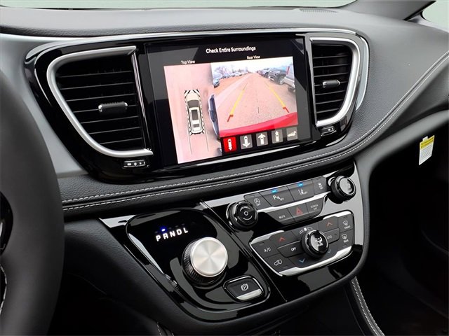 New 2026 Chrysler Pacifica Limited image 21