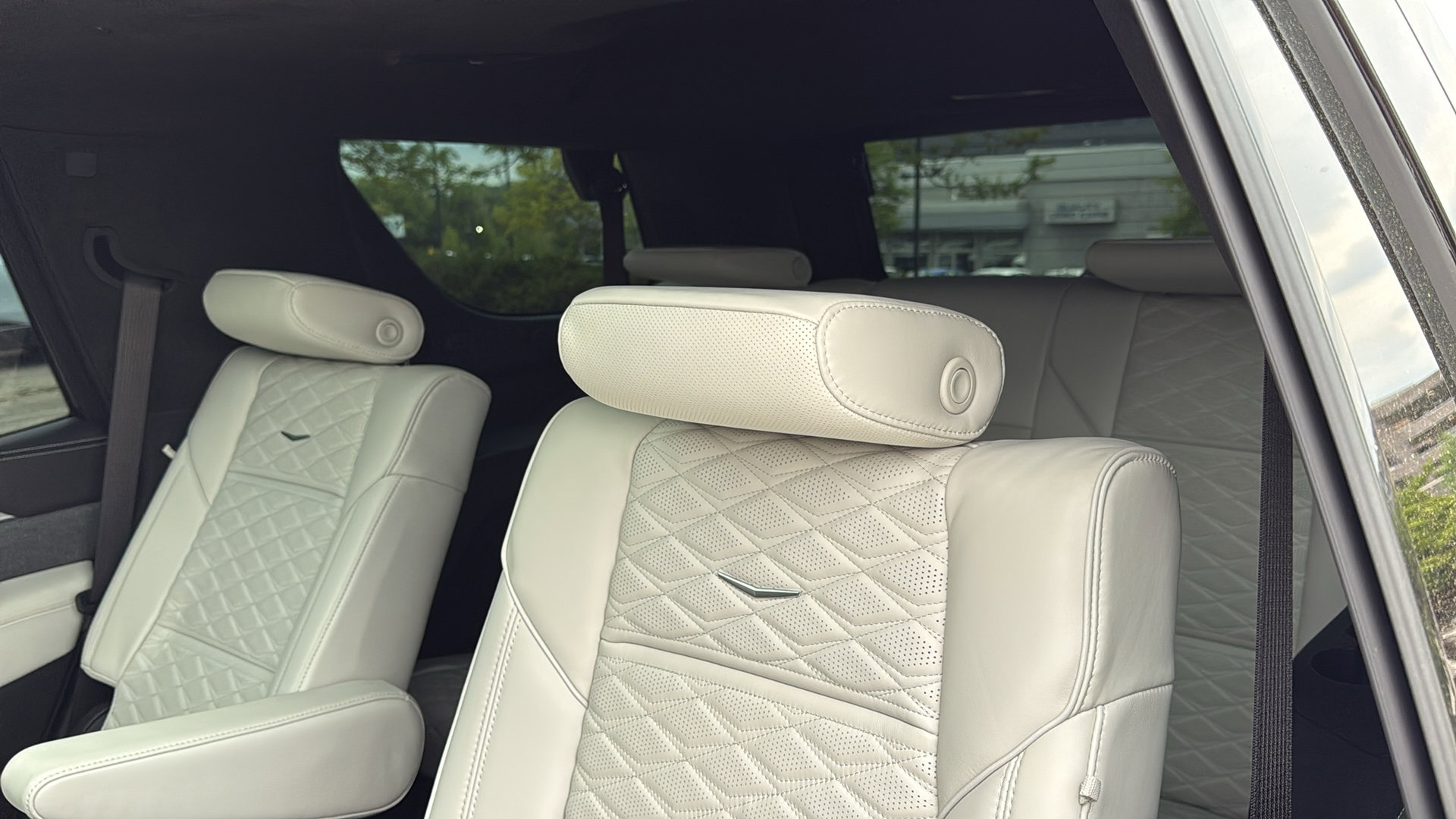 Certified 2025 Cadillac Escalade Premium Luxury Platinum AWD/4WD image 29