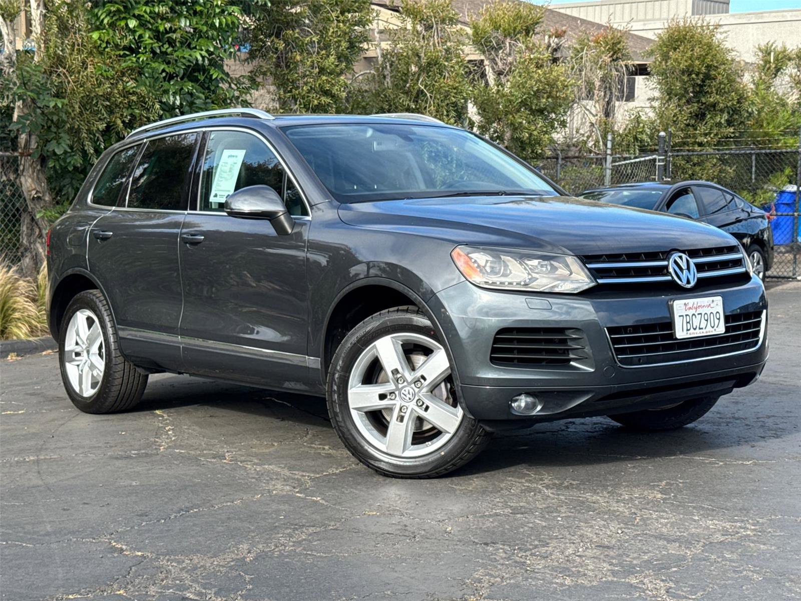 Used 2013 Volkswagen Touareg Lux image 2