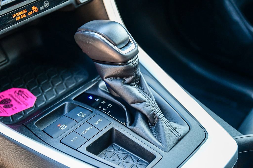 Used 2020 Toyota RAV4 XLE Premium image 21