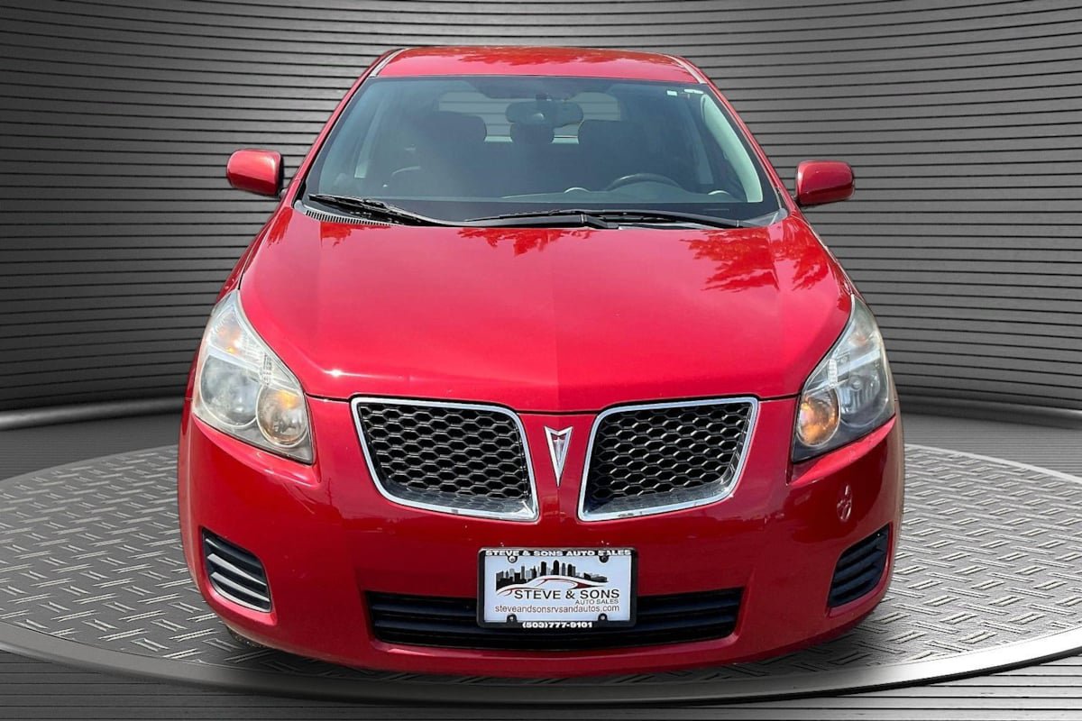 Used 2010 Pontiac Vibe w/ Preferred Package FWD image 2