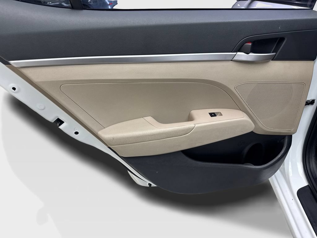 Used 2019 Hyundai Elantra SE FWD image 24