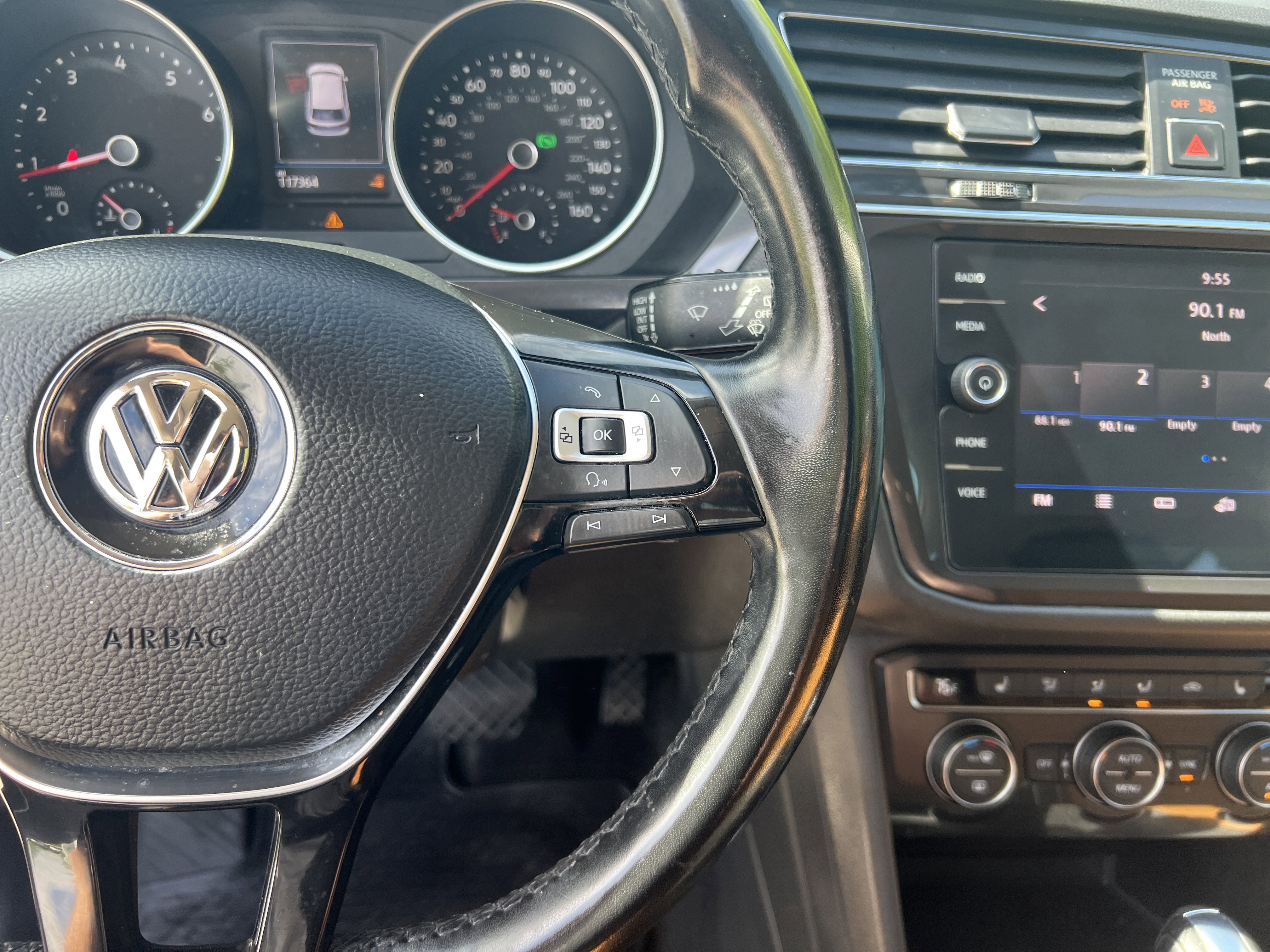 Used 2018 Volkswagen Tiguan SE image 18