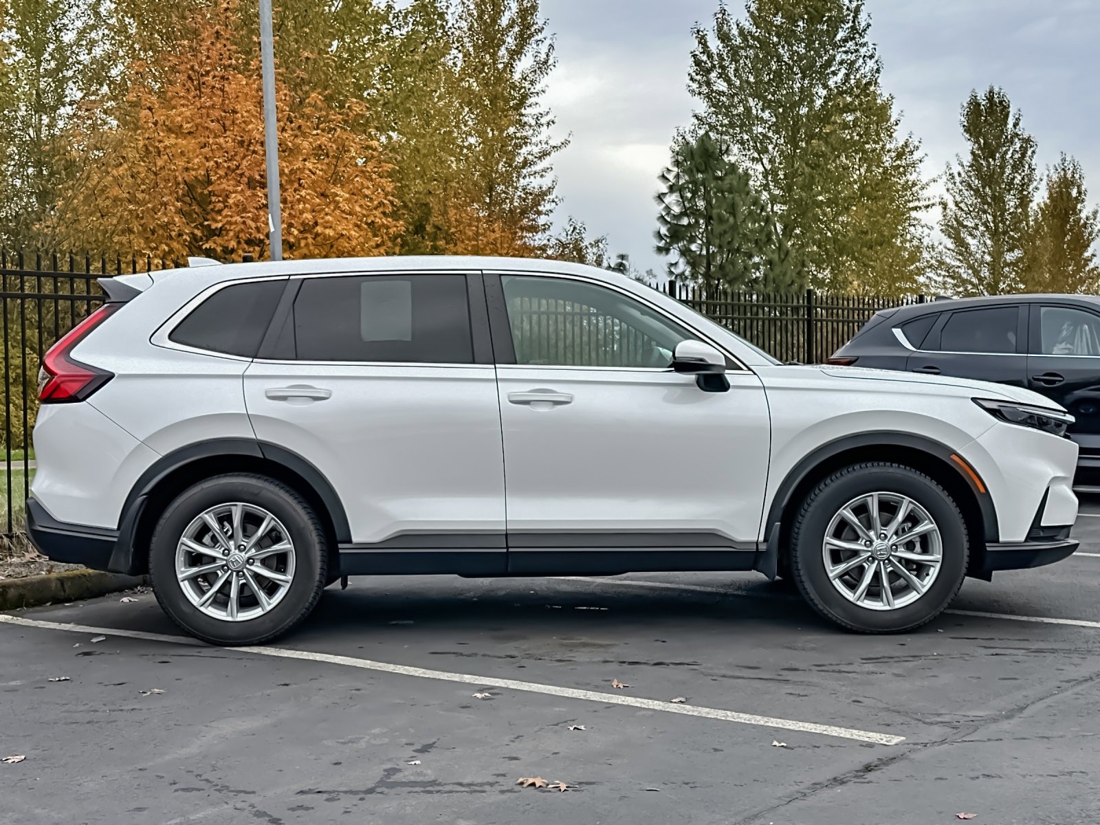 Used 2024 Honda CR-V EX-L image 3