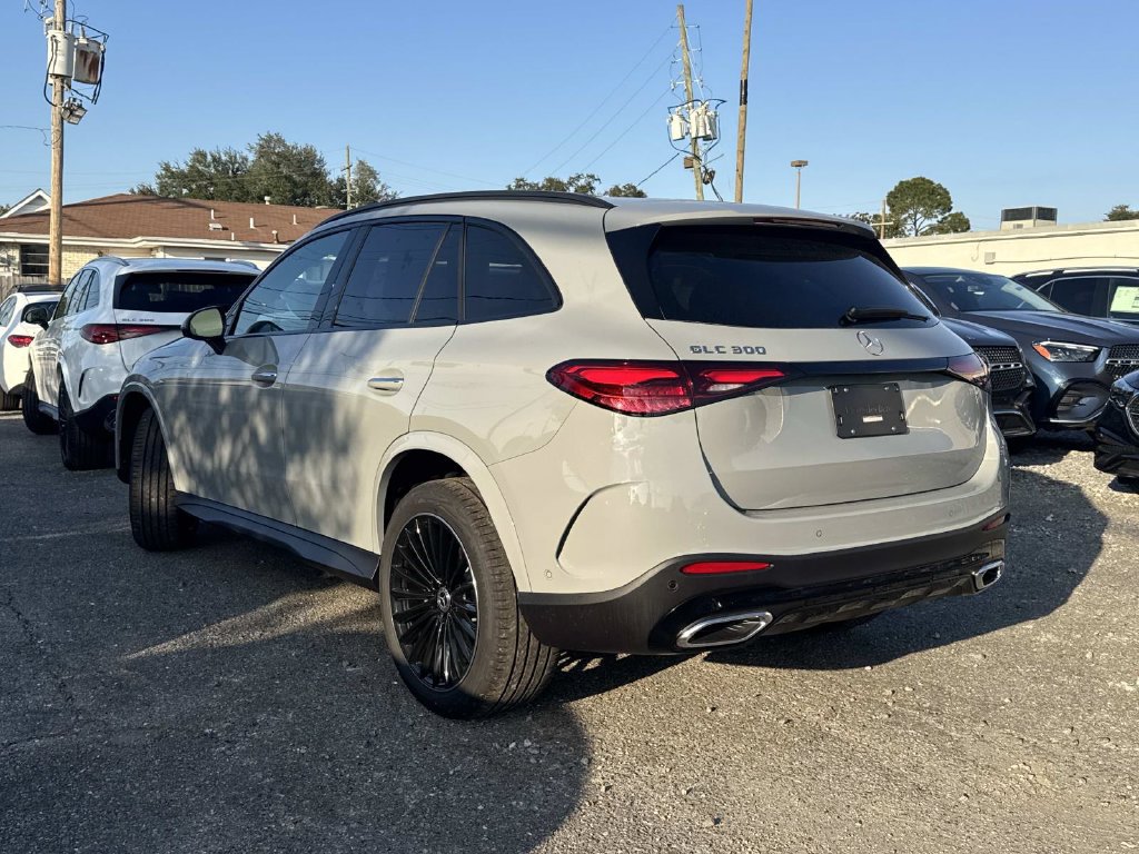 Used 2026 Mercedes-Benz GLC 300 image 4