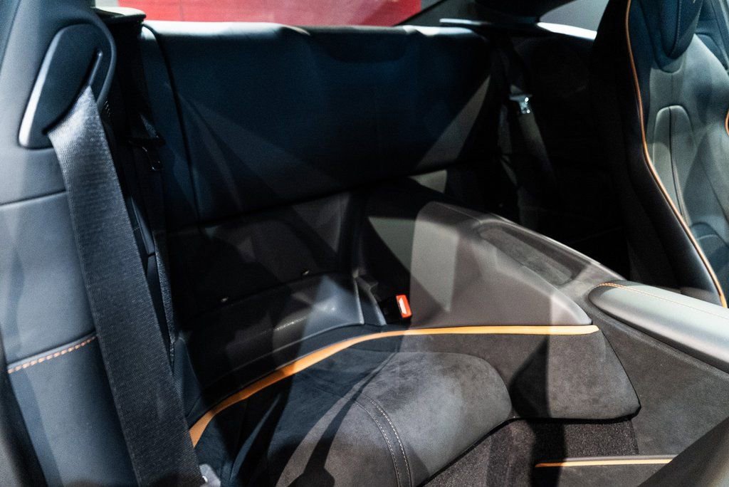 Certified 2022 Ferrari Roma image 39