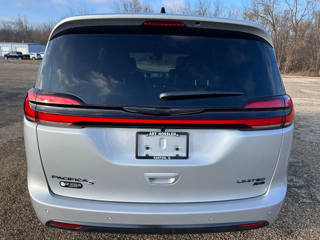 New 2026 Chrysler Pacifica Limited w/ S Appearance Package AWD/4WD image 6