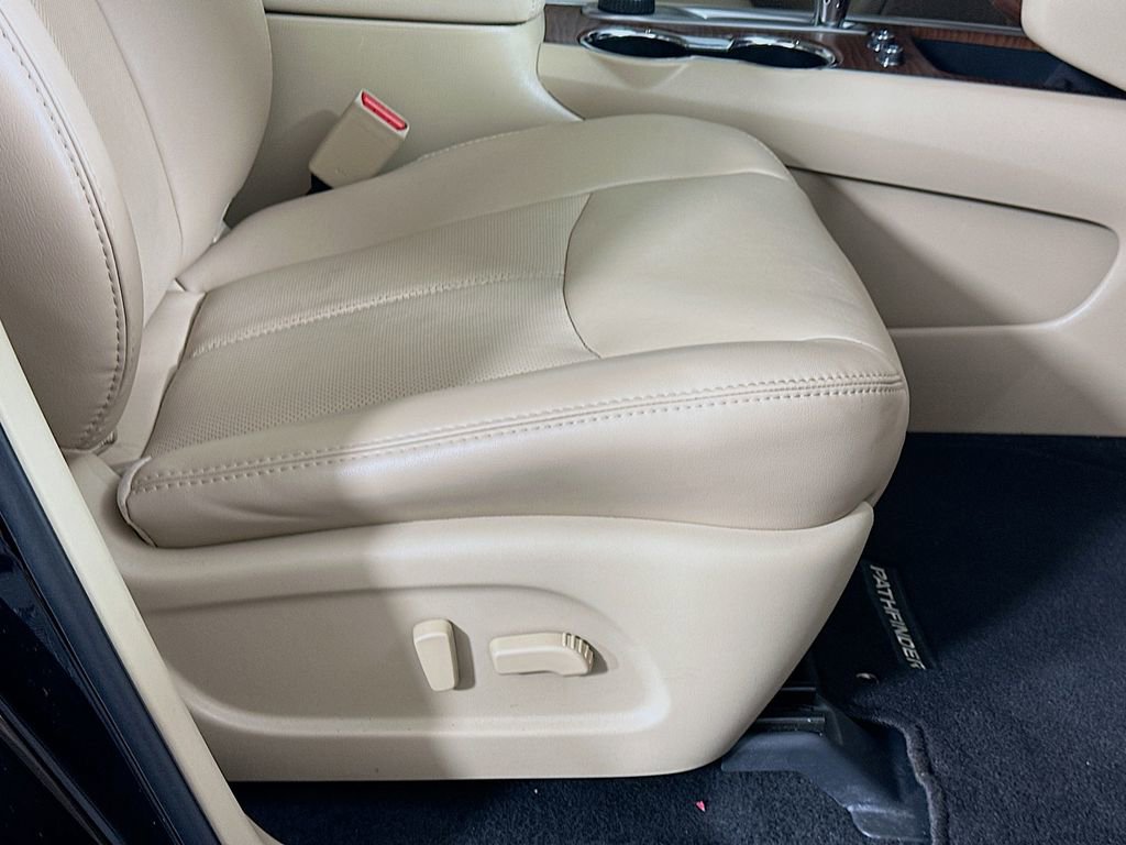 Used 2020 Nissan Pathfinder Platinum AWD/4WD image 23