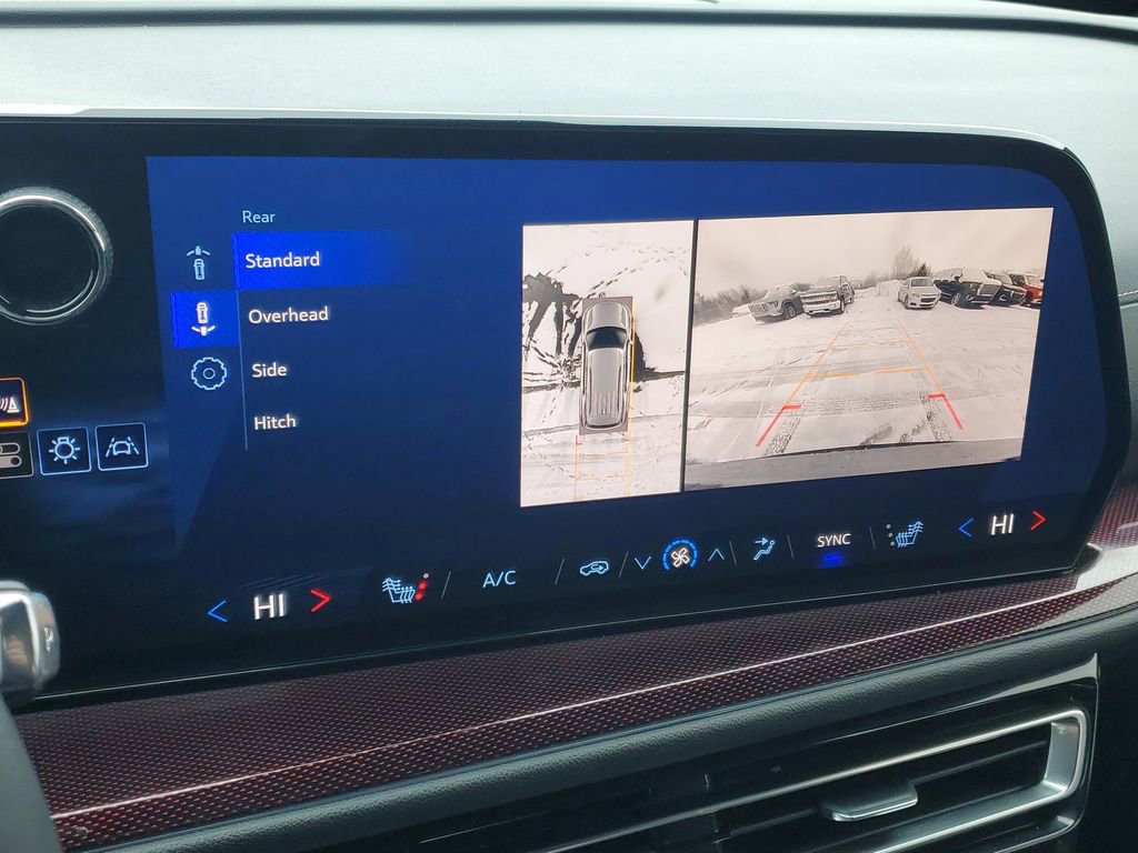 Used 2024 Chevrolet Traverse Z71 image 18