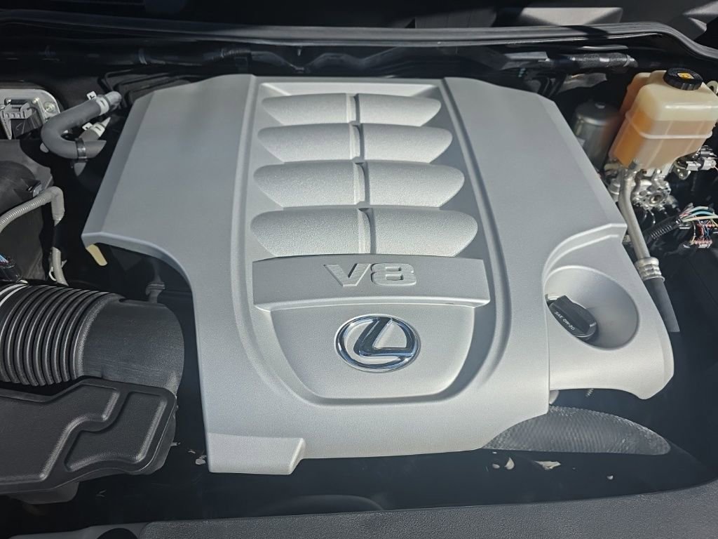 Used 2020 Lexus LX 570 4WD w/ 3rd Row & Luxury Pkg image 12