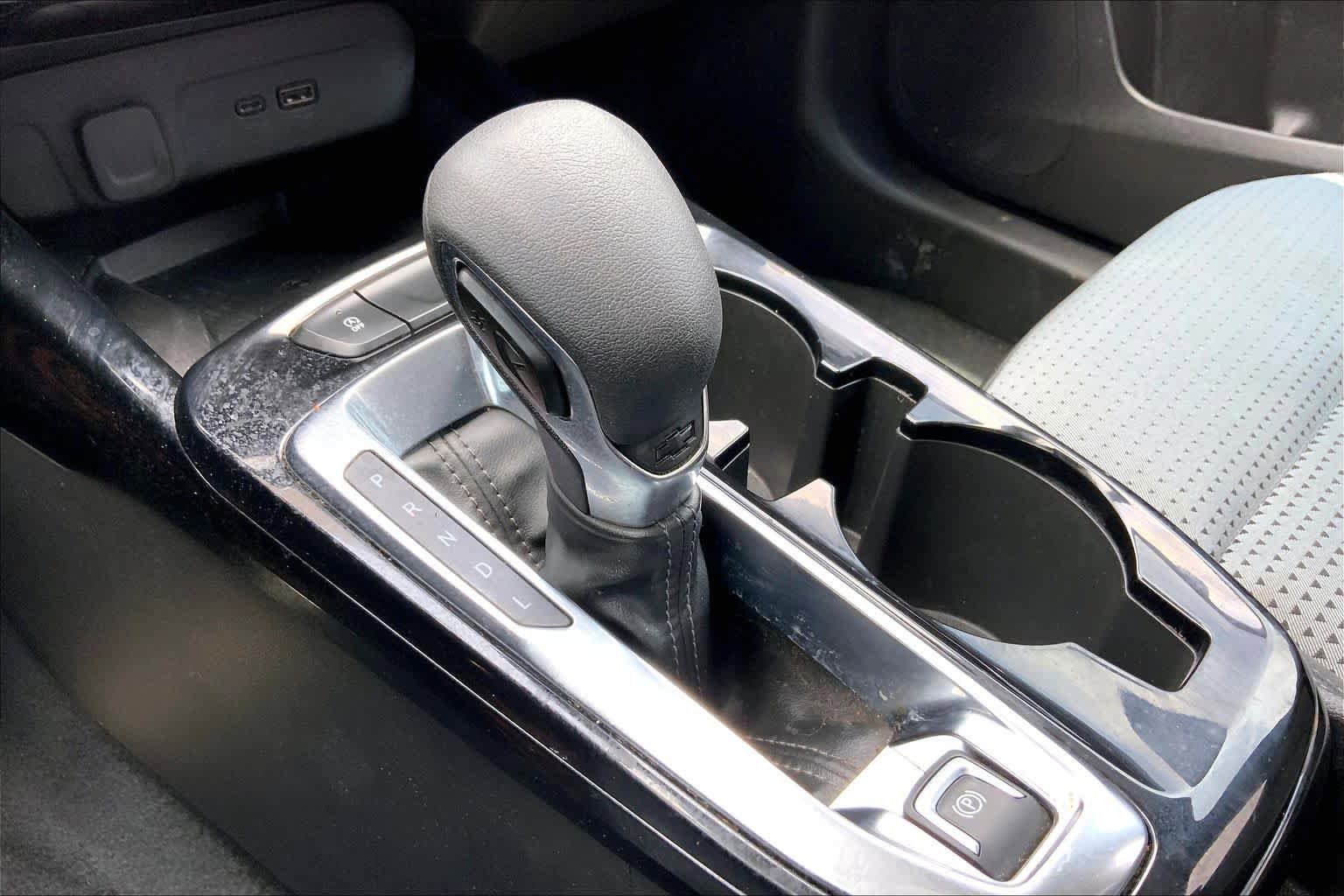 Used 2024 Chevrolet Trax LT w/ Sunroof Package FWD image 36