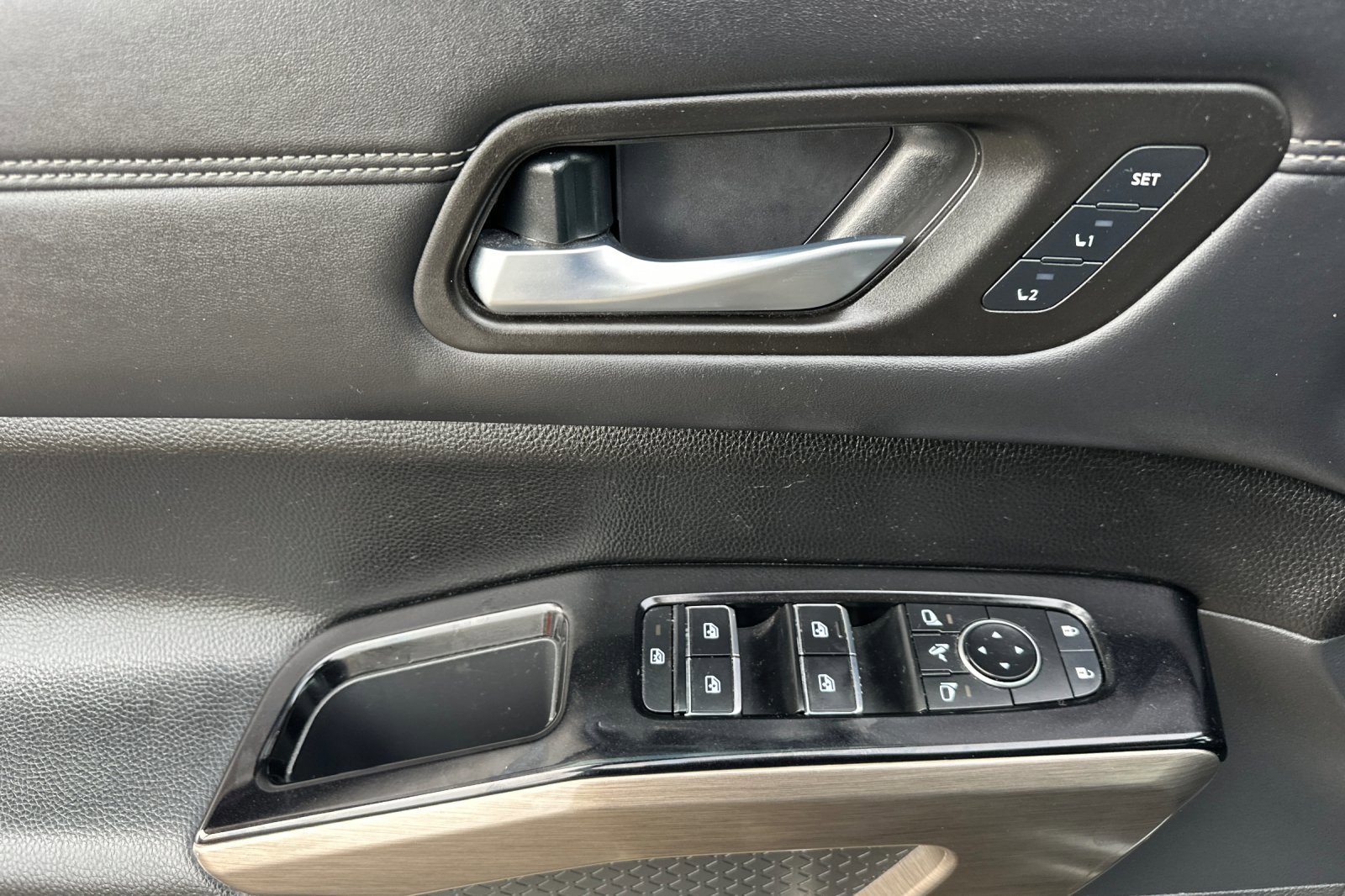 Certified 2022 Nissan Pathfinder Platinum w/ Cargo Package image 11