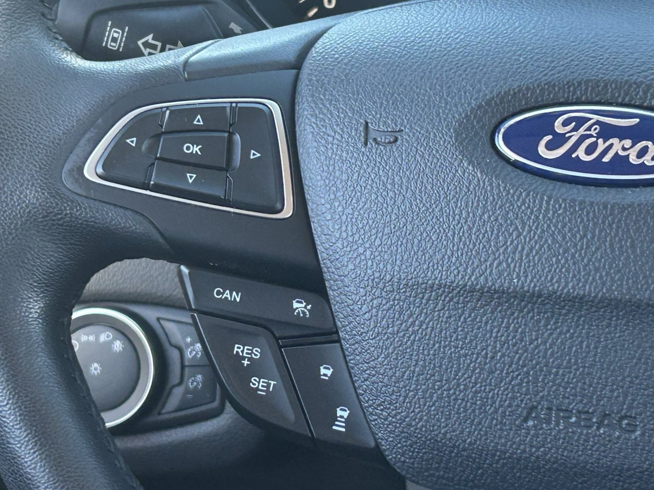 Used 2019 Ford Escape Titanium AWD/4WD image 27