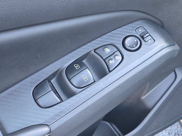 Used 2025 Nissan Altima 2.5 SV FWD image 13