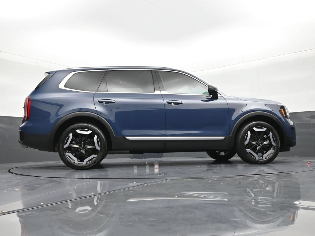 Used 2024 Kia Telluride S FWD image 25