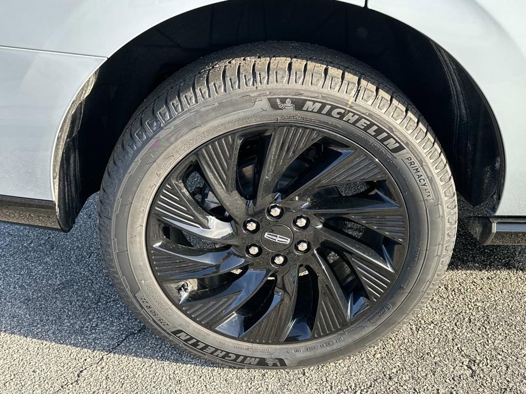 New 2025 Lincoln Navigator Reserve w/ Jet Appearance Package image 18