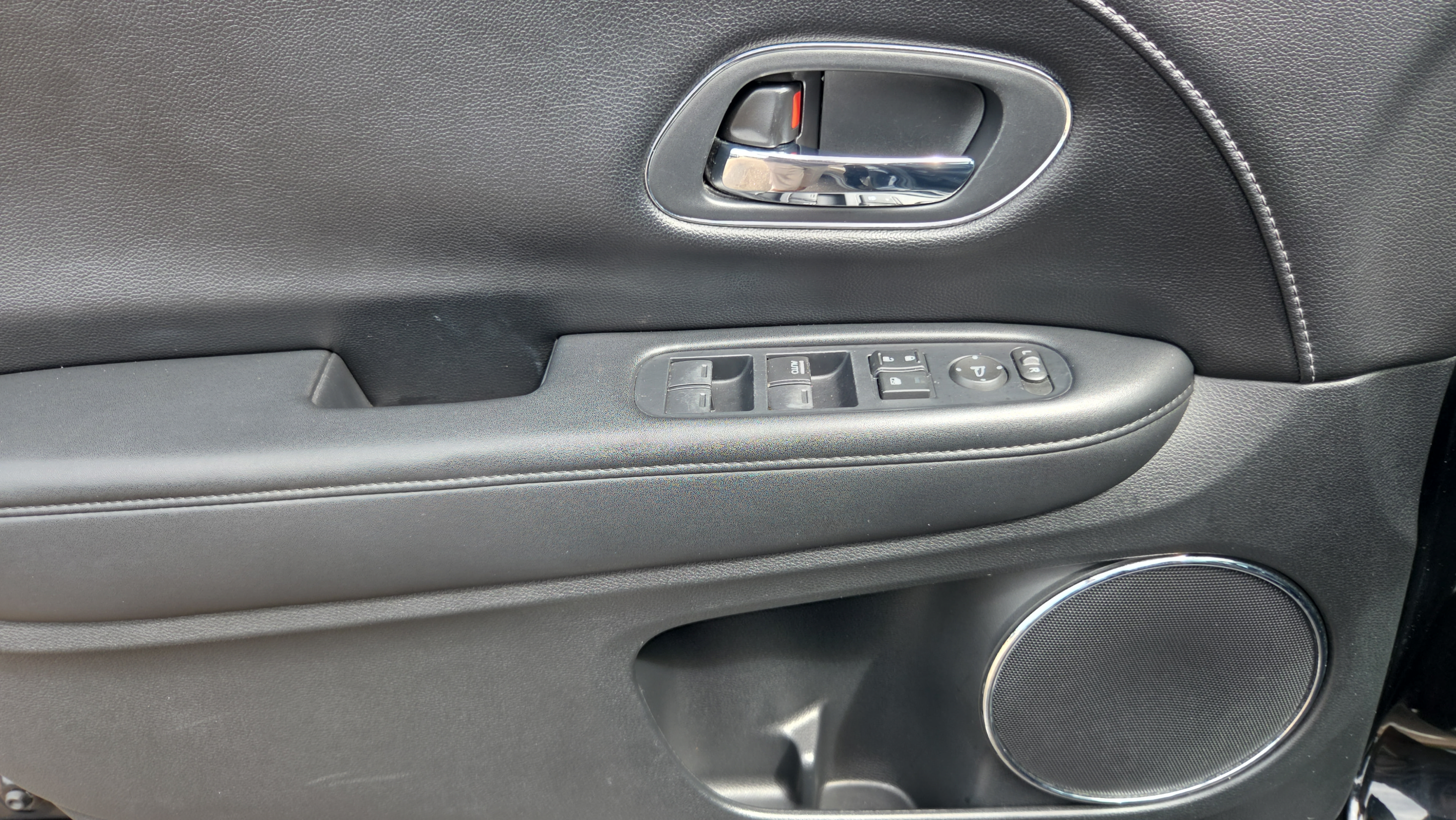 Used 2016 Honda HR-V EX-L image 17