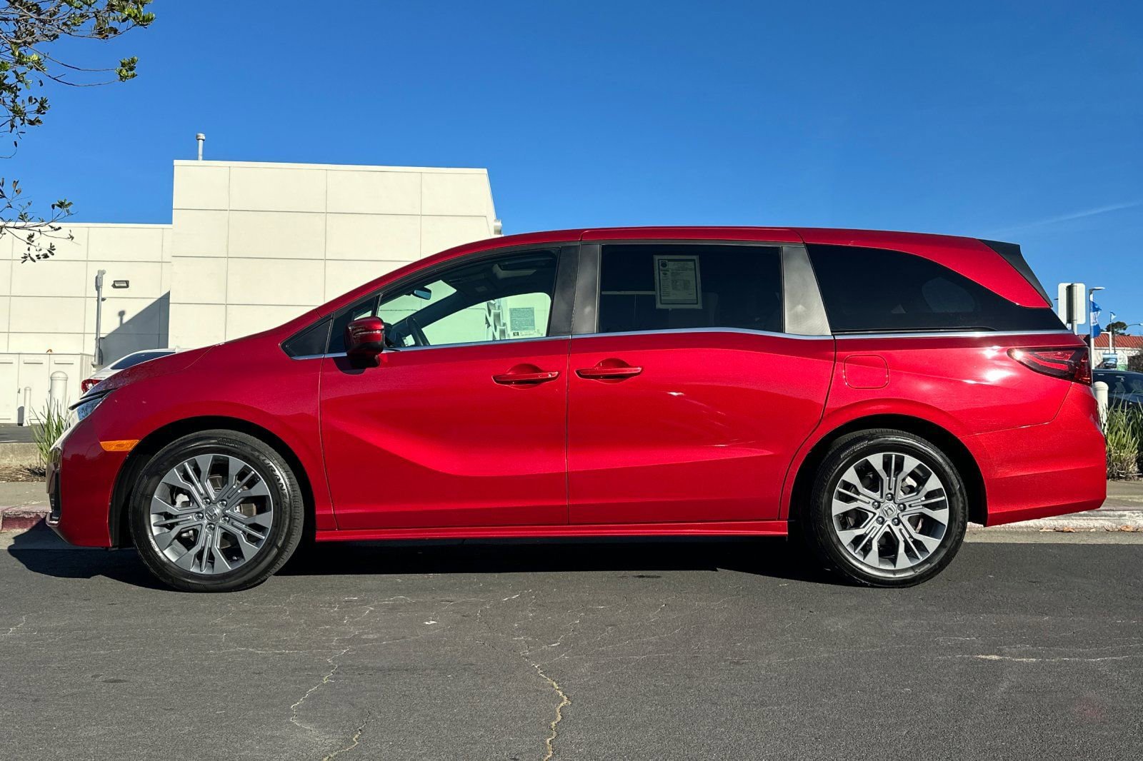 Used 2025 Honda Odyssey Touring image 6