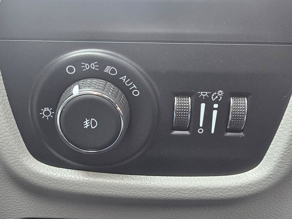 Used 2023 Jeep Grand Cherokee Overland w/ Luxury Tech Group IV AWD/4WD image 23